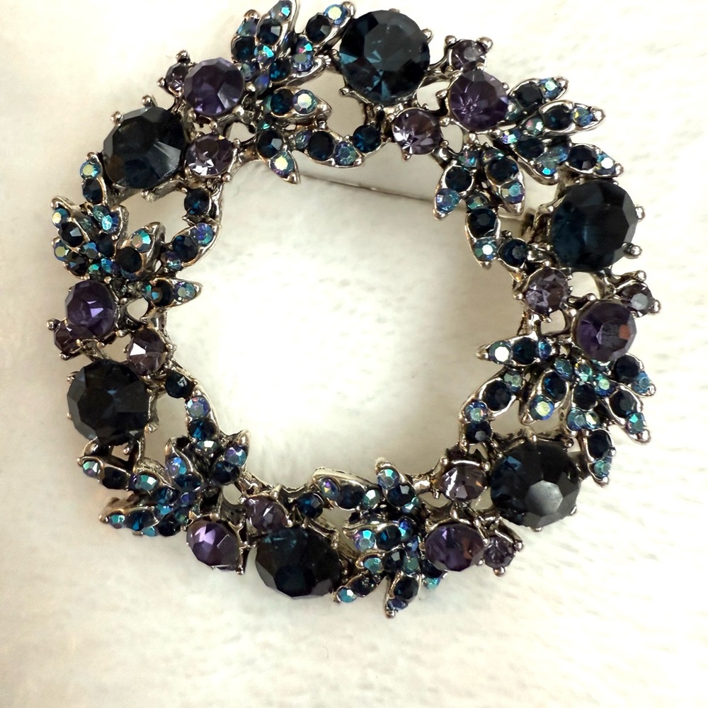 Elegant Purple and Blue Rhinestone Brooch / Pendant NWOT